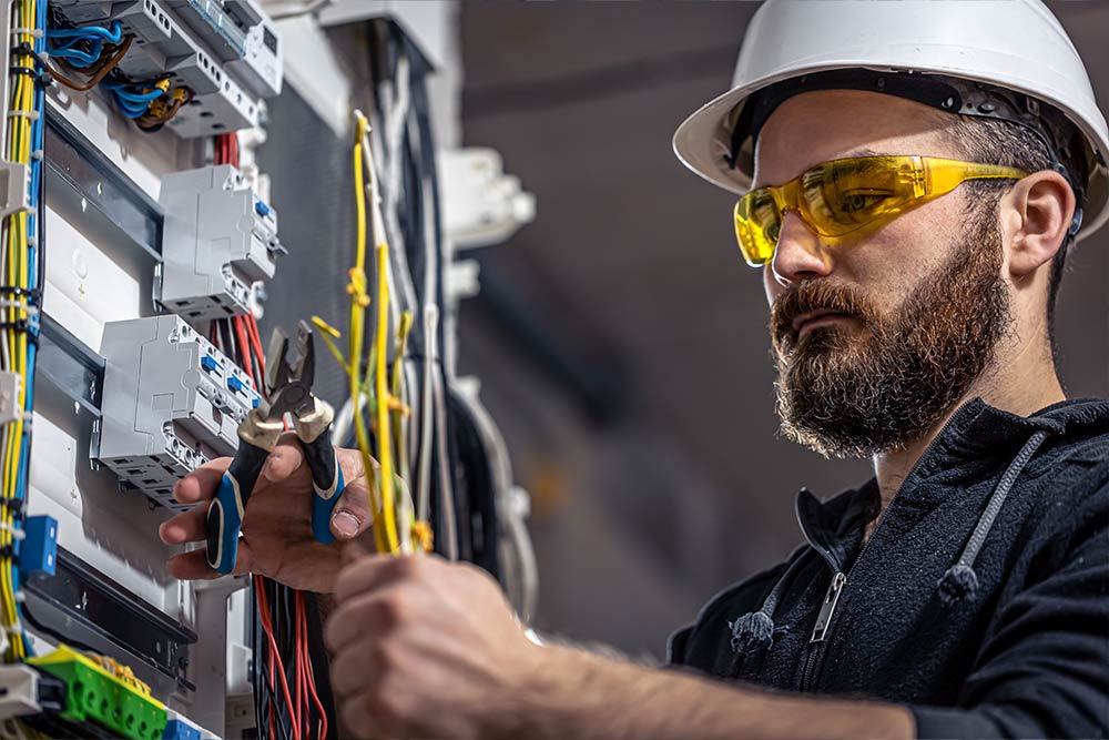 How to Become an Electrician in the UK